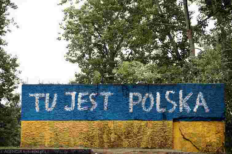 Польські ультраси закликають викрадати українські номерні знаки автомобілів