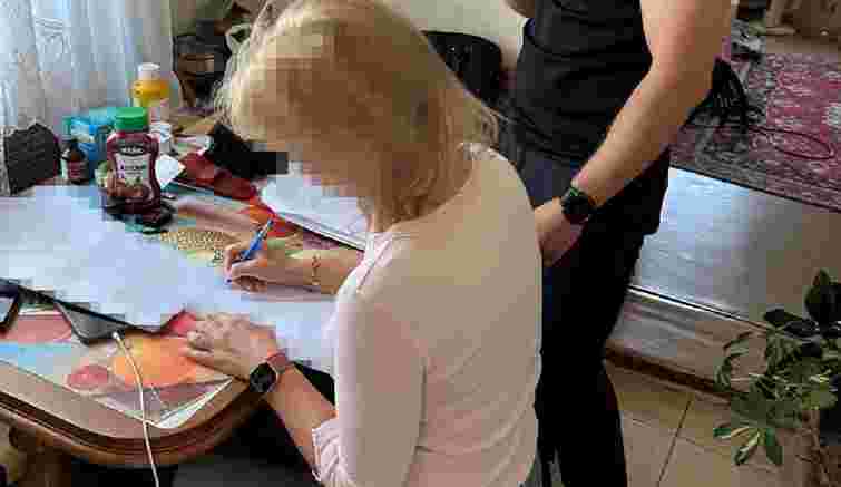 ДБР викрило військову, яка замість служби відпочивала на курортах та отримувала виплати