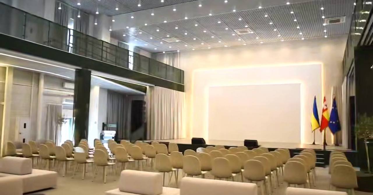 У приміщенні бізнес-простору є багатофункціональна зала на 300 людей та дві конференц-зали (фото Ігоря Поліщука)