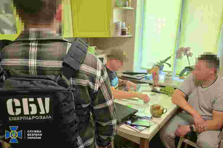 Працівник хімзаводу збирав для росіян дані про заводи дронів у п'ятьох областях України