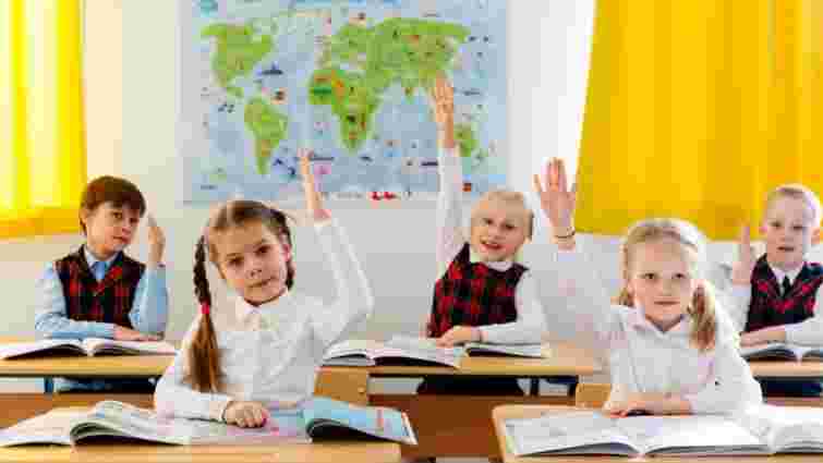 Майже 100 тис. родин подали заявки на «Пакунок школяра»