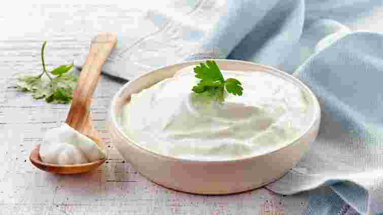 Знадобиться лише кілька секунд: як перевірити сметану на домішки