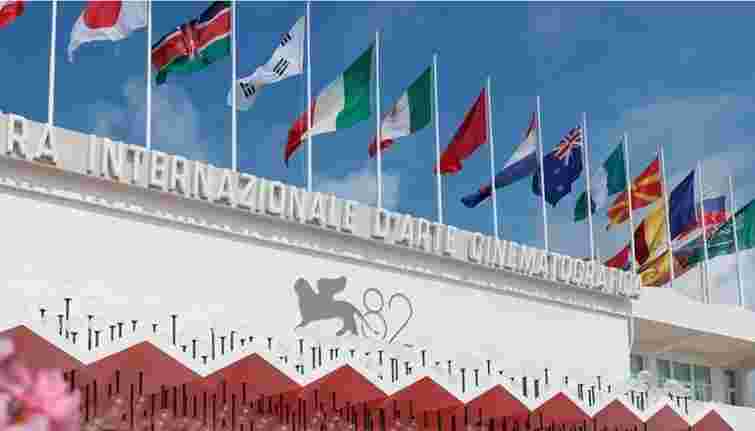 На Венеційському кінофестивалі підняли російський прапор