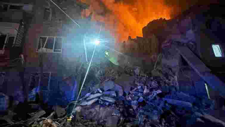 Росіяни масовано атакували Київ дронами та ракетами, є загиблі та поранені