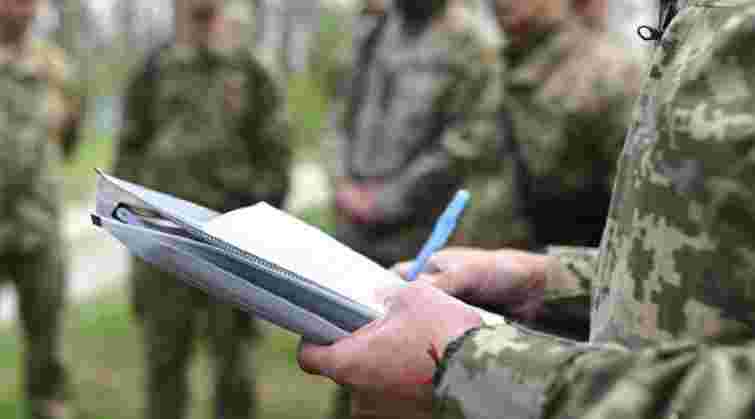 Ухилянта зі Стрия покарали за розпилений газ під час перевірки документів на вулиці