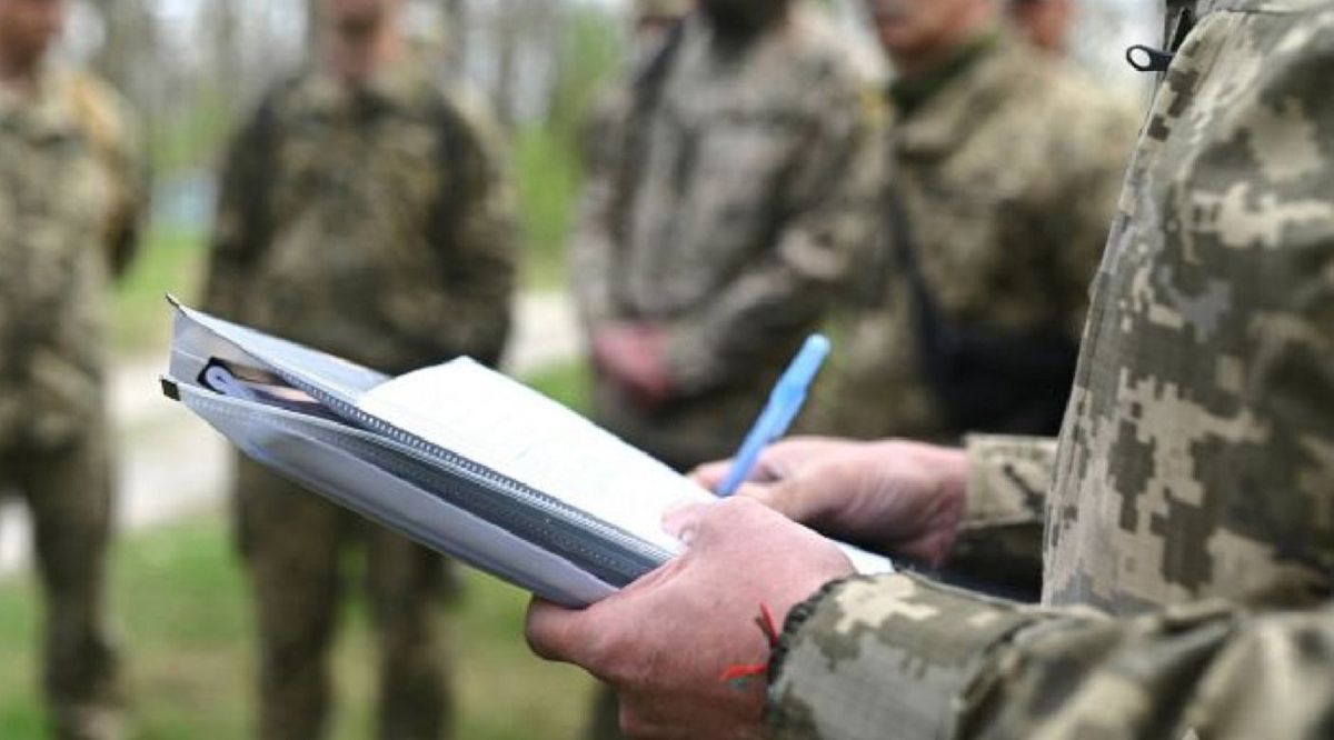 Ухилянта зі Стрия покарали за розпилений газ під час перевірки документів на вулиці