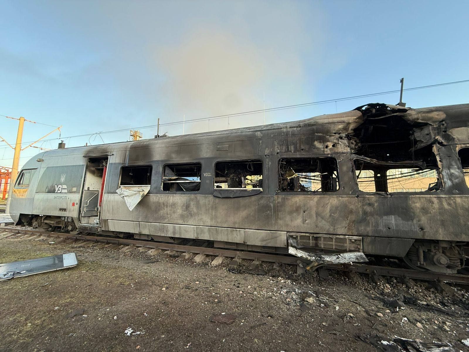 Фото Олександра Перцовського, зруйнований потяг в ніч на 28 серпня