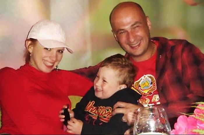 Андрій Медведєв з дружиною та сином