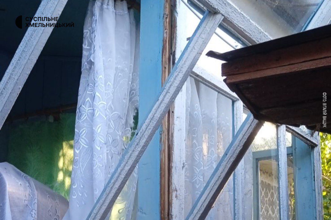 Приватні житлові будинки пошкоджені у Закупненській громаді внаслідок російського обстрілу (фото Суспільного)