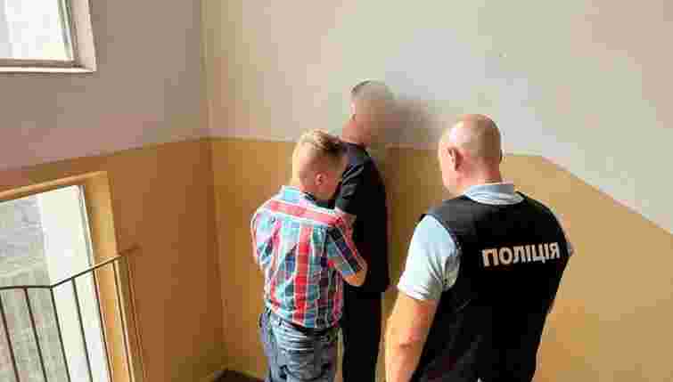 Хірурга Тернопільської обласної лікарні вдруге за місяць зловили на хабарі