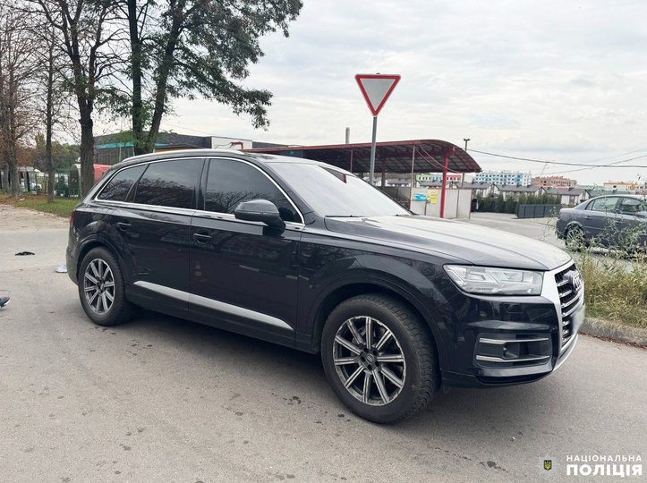 Аварія у Рівному сталася через водія Аudі Q7, який під час повороту ліворуч виїхав на зустрічну смугу (фото поліції)