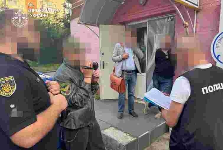 На Хмельниччині салон краси обладнали для виготовлення фіктивних довідок ухилянтам 