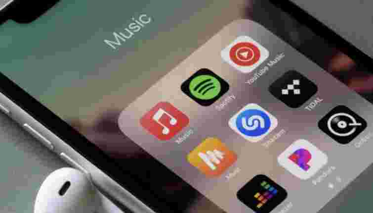 На Закарпатті чоловік побився з підлітками, які слухали російську музику