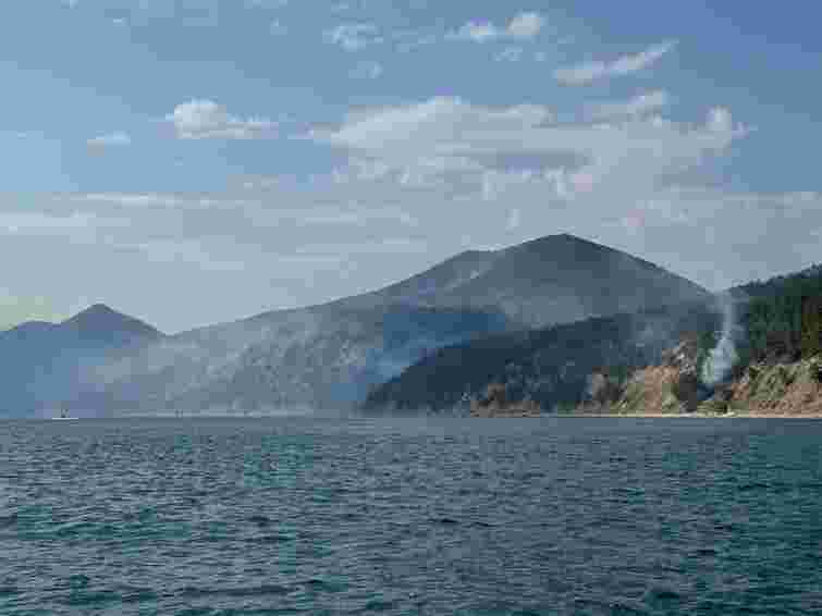 Внаслідок дронової атаки сталася пожежа біля виноробні Путіна 