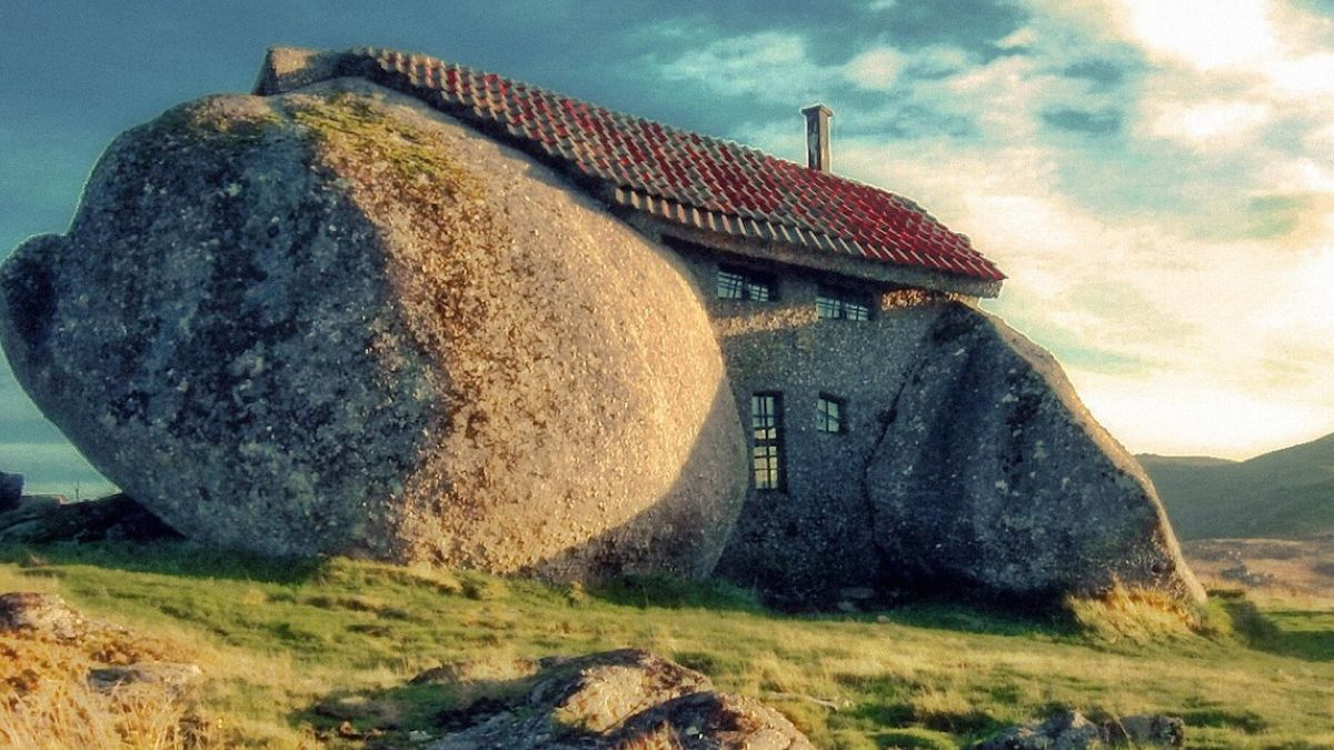 Відмова від конвенційних форм і матеріалів: фотоальбом про найдивніші будинки світу