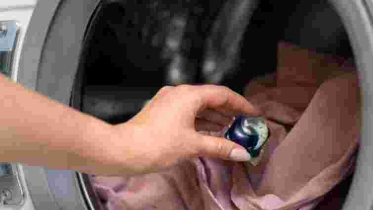 Ви це робите зовсім неправильно: чому капсули для прання не розчиняються повністю