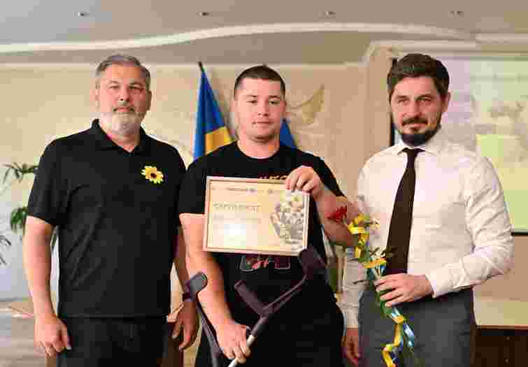 Двадцять сімей ветеранів з Чернівців отримали сертифікати на житло