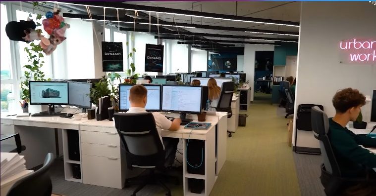 Офіс компанії AVR. Скриншот з відео