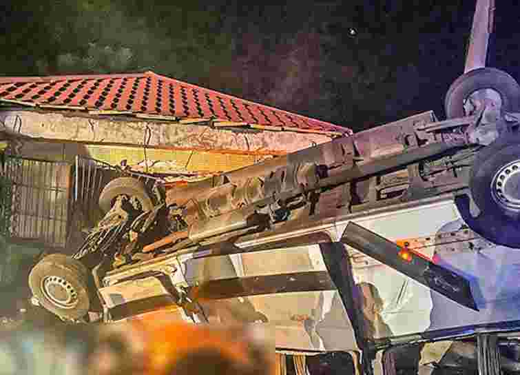 На Миколаївщині рейсовий автобус з 20 пасажирами злетів у кювет, є загиблі та травмовані