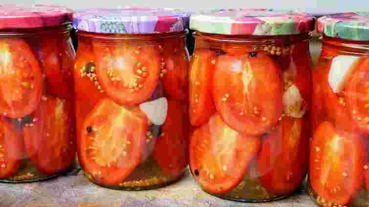 Мариновані помідори половинками. Рецепт дня