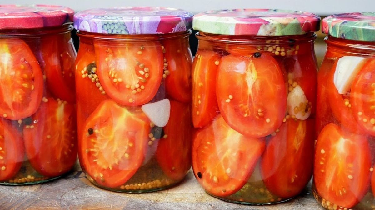 Мариновані помідори половинками. Рецепт дня