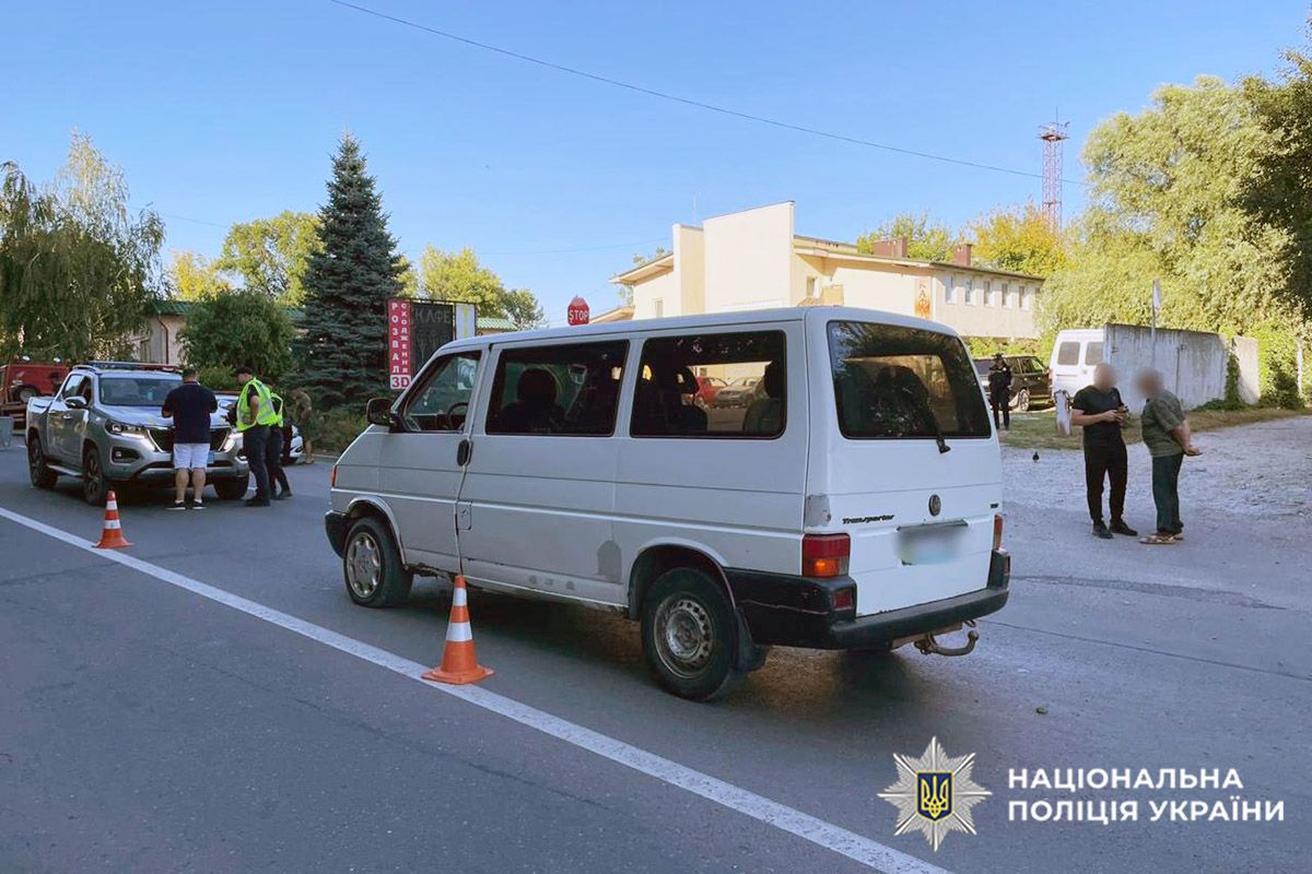  На пішохідному переході у Кам’янці-Подільському бус збив пенсіонерку