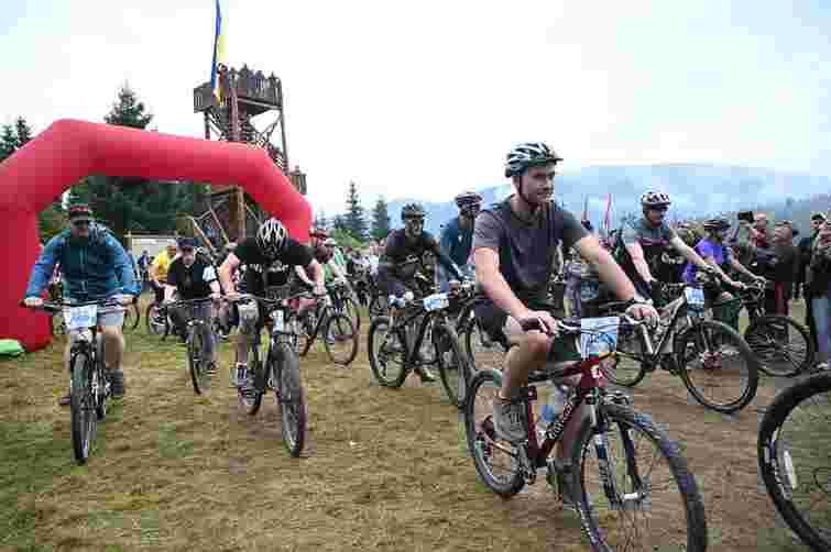 У Карпатах відкрили перші 55 км міжнародного веломаршруту