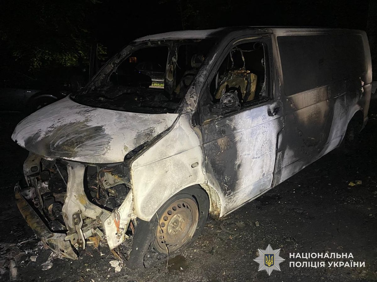 33-річний львів’янин підпалив припаркований у дворі мікроавтобус 