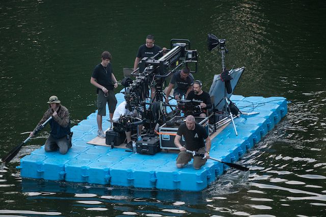 Оператор-постановник Юрій Король знімав з човна, з понтона та з дерев (фото FILM.UA)