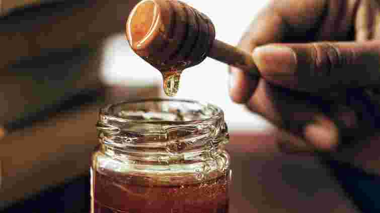 Зберігайте правильно: чи можна ставити мед у холодильник