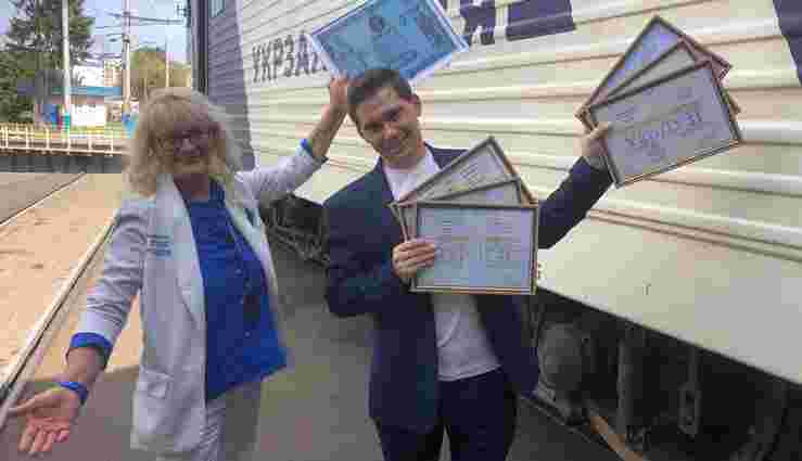 26-річний харків’янин отримав шість дипломів з відзнакою та встановив рекорд України 26-річний харків’янин отримав шість дипломів з відзнакою та встановив рекорд України