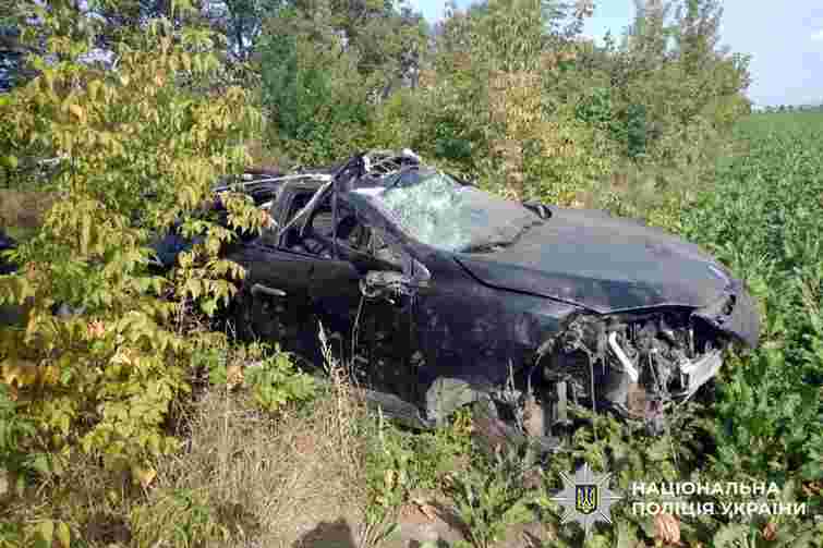 На Хмельниччині біля розбитого легковика знайшли тіло зниклого чоловіка