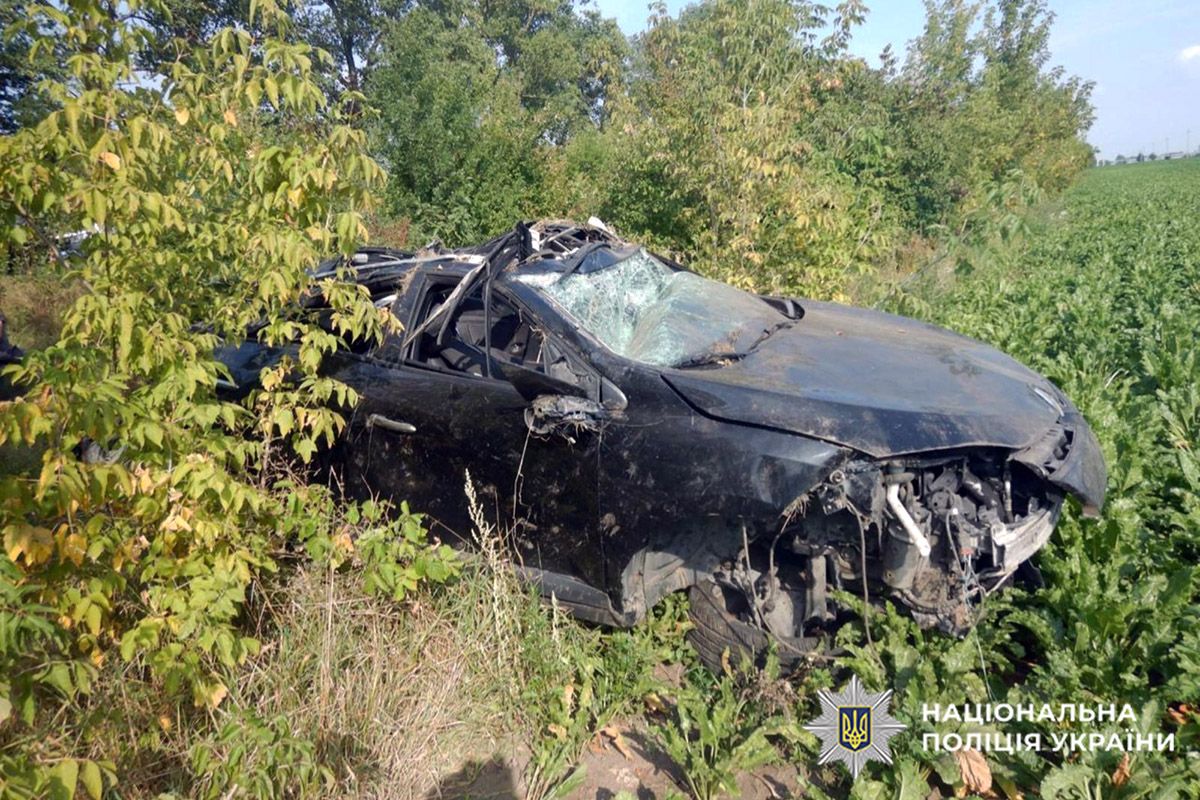 На Хмельниччині біля розбитого легковика знайшли тіло зниклого чоловіка