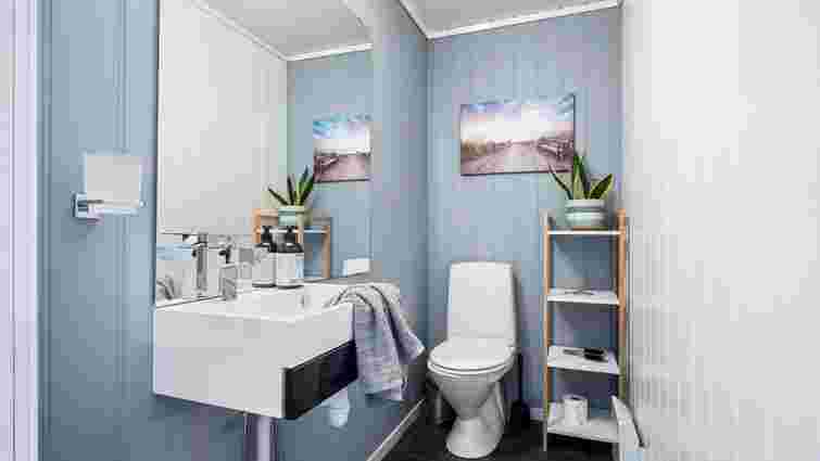 Миттєво зроблять маленьку ванну кімнату візуально більшою: 9 трендових кольорів