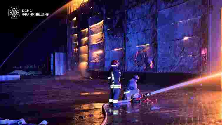 На Прикарпатті внаслідок атаки РФ сталася масштабна пожежа