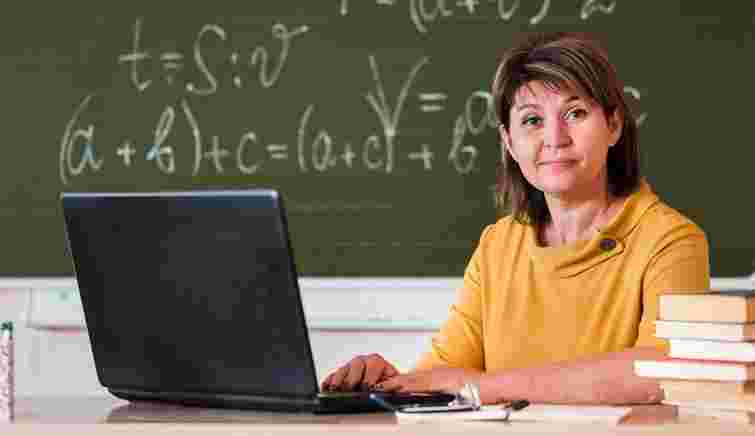 Молодь не обирає ці спеціальності: у міністерстві розповіли, яких вчителів бракує