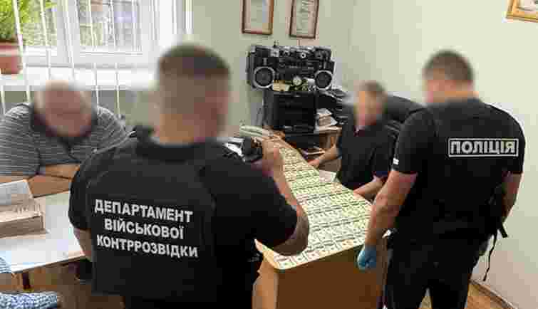 У Тернополі затримали працівника ЖЕКу за спробу переправити ухилянта за кордон