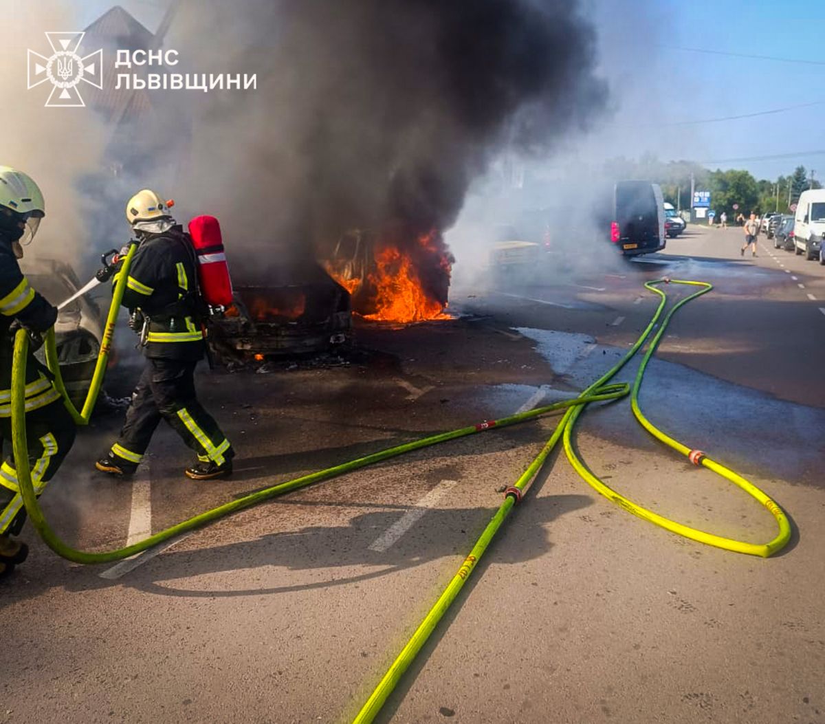 Біля польського кордону на Львівщині згоріли сім автомобілів