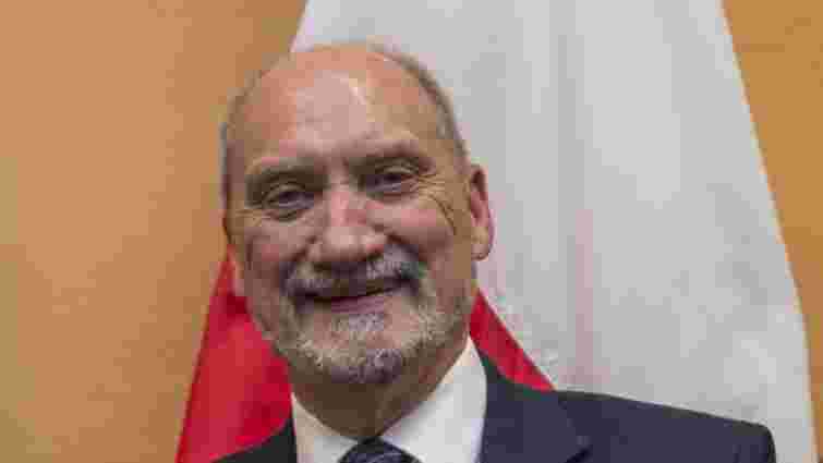 Ексміністра оборони Польщі звинуватили у розголошенні секретної інформації