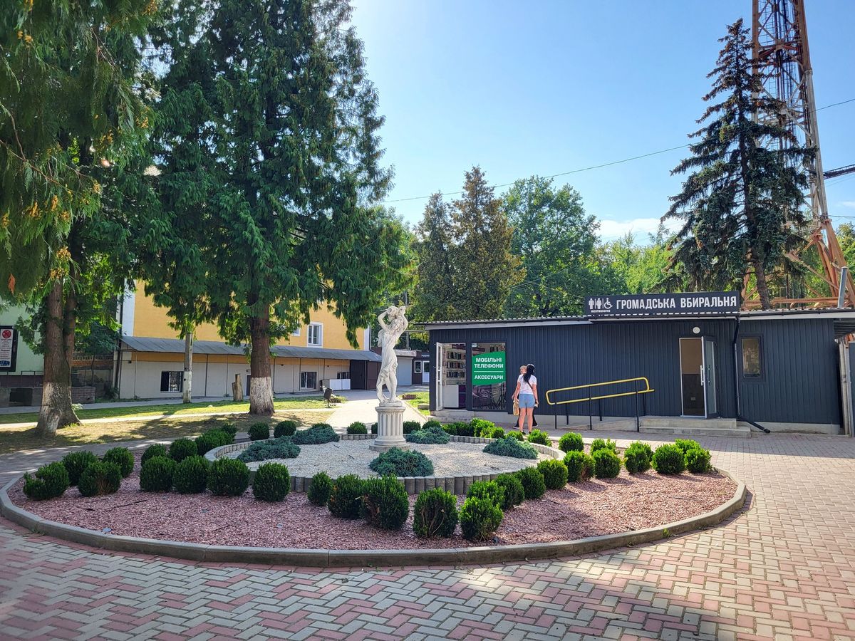 У центрі Бурштина відкрили безкоштовну громадську вбиральню