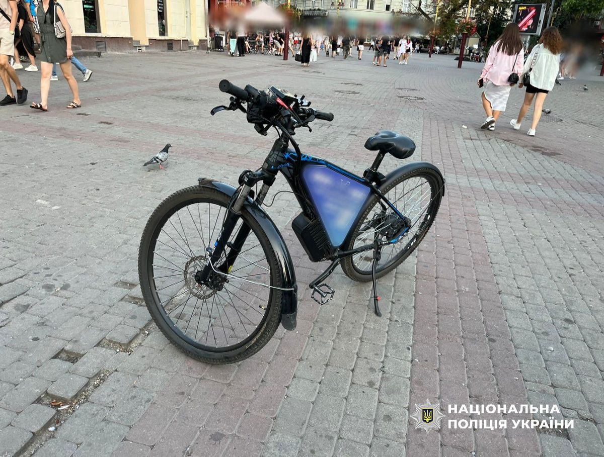 У центрі Франківська після наїзду велосипедиста госпіталізували 6-річного хлопчика