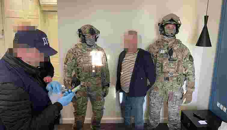 Контрабандисти під прикриттям прикордонника ввозили великі партії кокаїну з Польщі