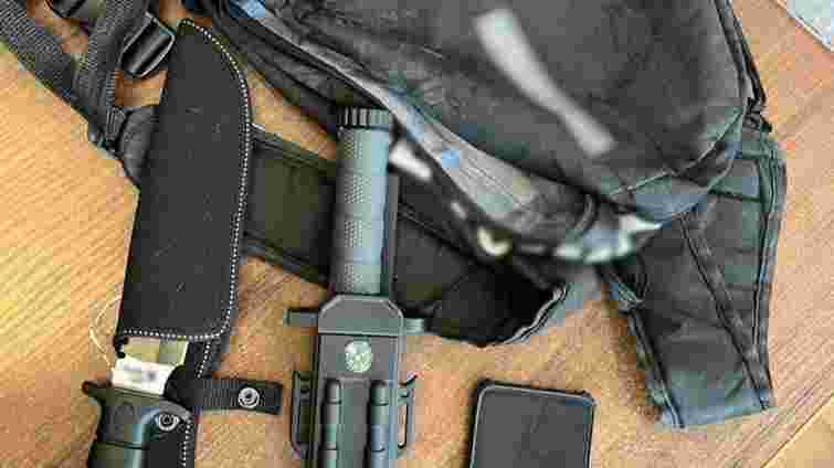 На Закарпатті затримали учня зі зброєю, який планував транслювати теракт у прямому ефірі 