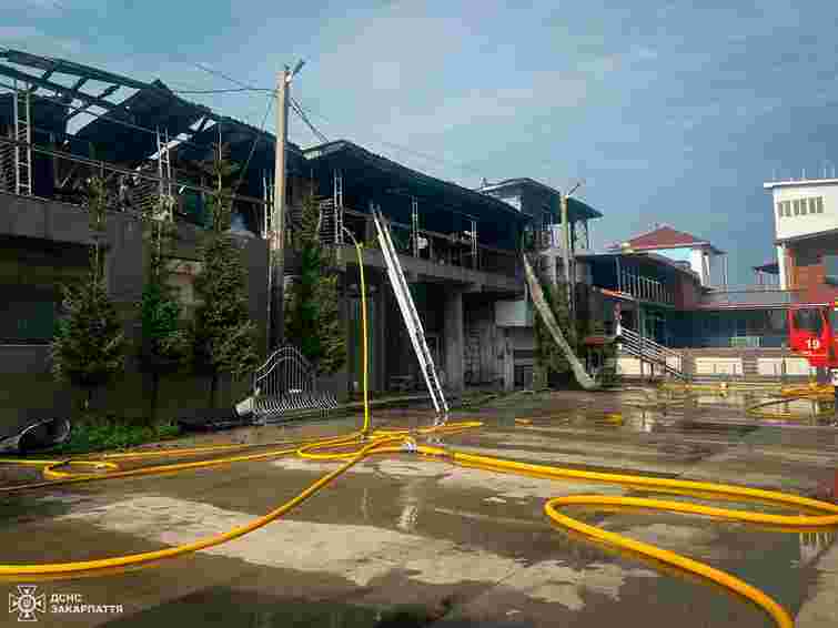 На Закарпатті сталася масштабна пожежа на базі відпочинку