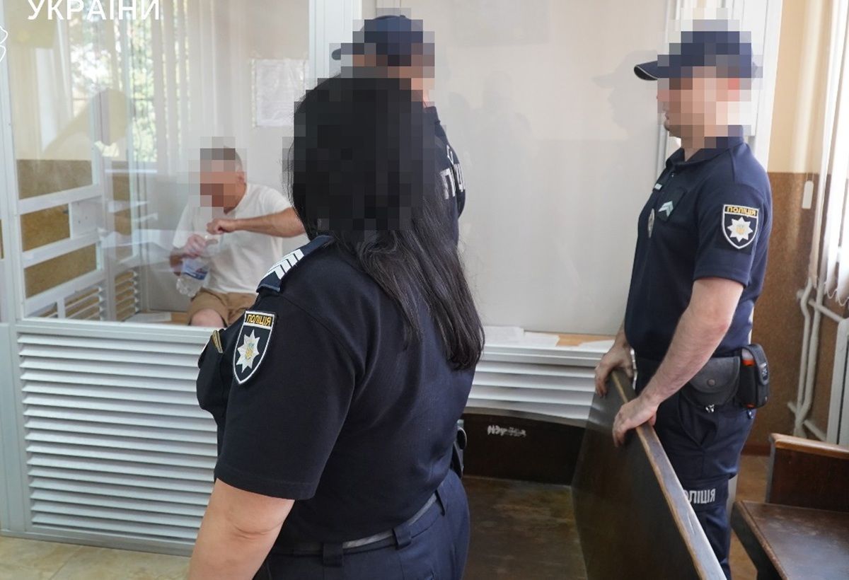 Адвокат з Тернополя обманом переписав квартиру військового на спільника