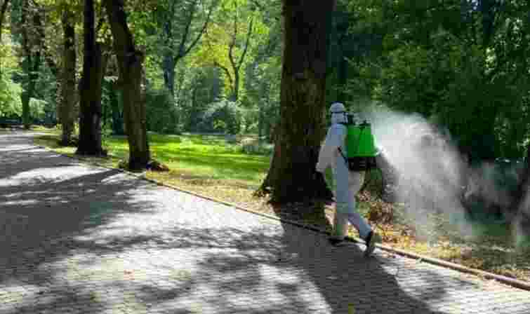 Наступного тижня парки Львова оброблятимуть від кліщів