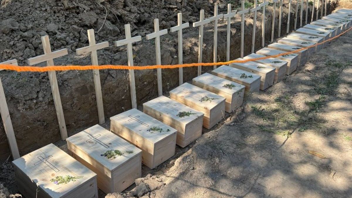 У Пужниках перепоховали останки, знайдені під час ексгумацій