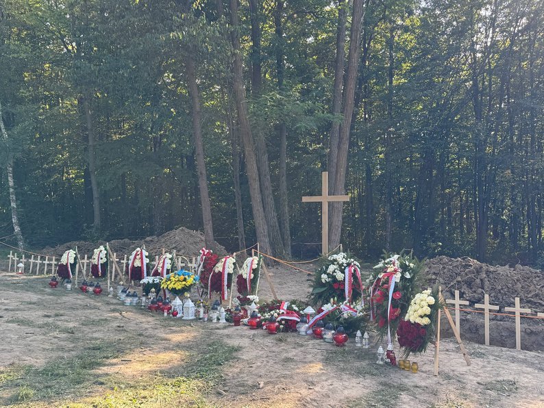 Фото Суспільного. Перепоховання ексгумованих останків у Пужниках