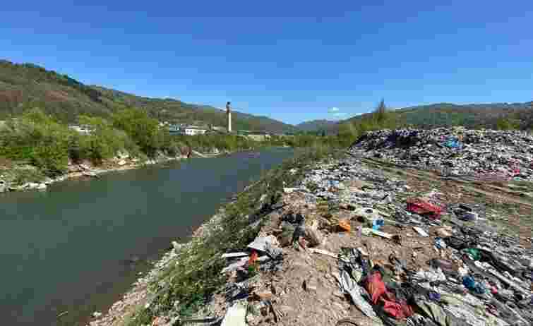 Угорці фіксують ріст часток шкідливого мікропластику в Тисі