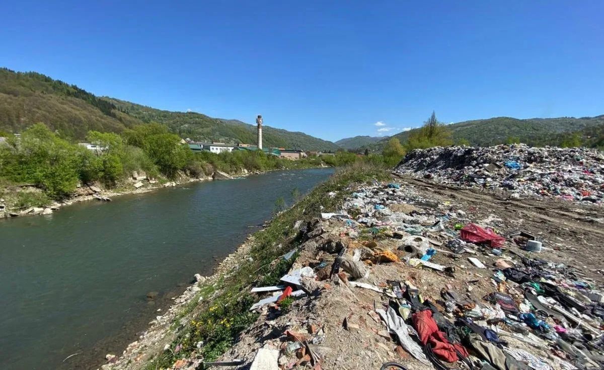 Угорці фіксують ріст часток шкідливого мікропластику в Тисі